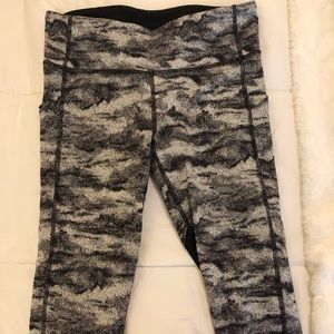 Black and white Lululemon leggings